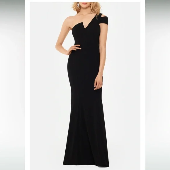 One-Shoulder Scuba Crepe Gown
Betsy & Adam - Picture 3 of 3